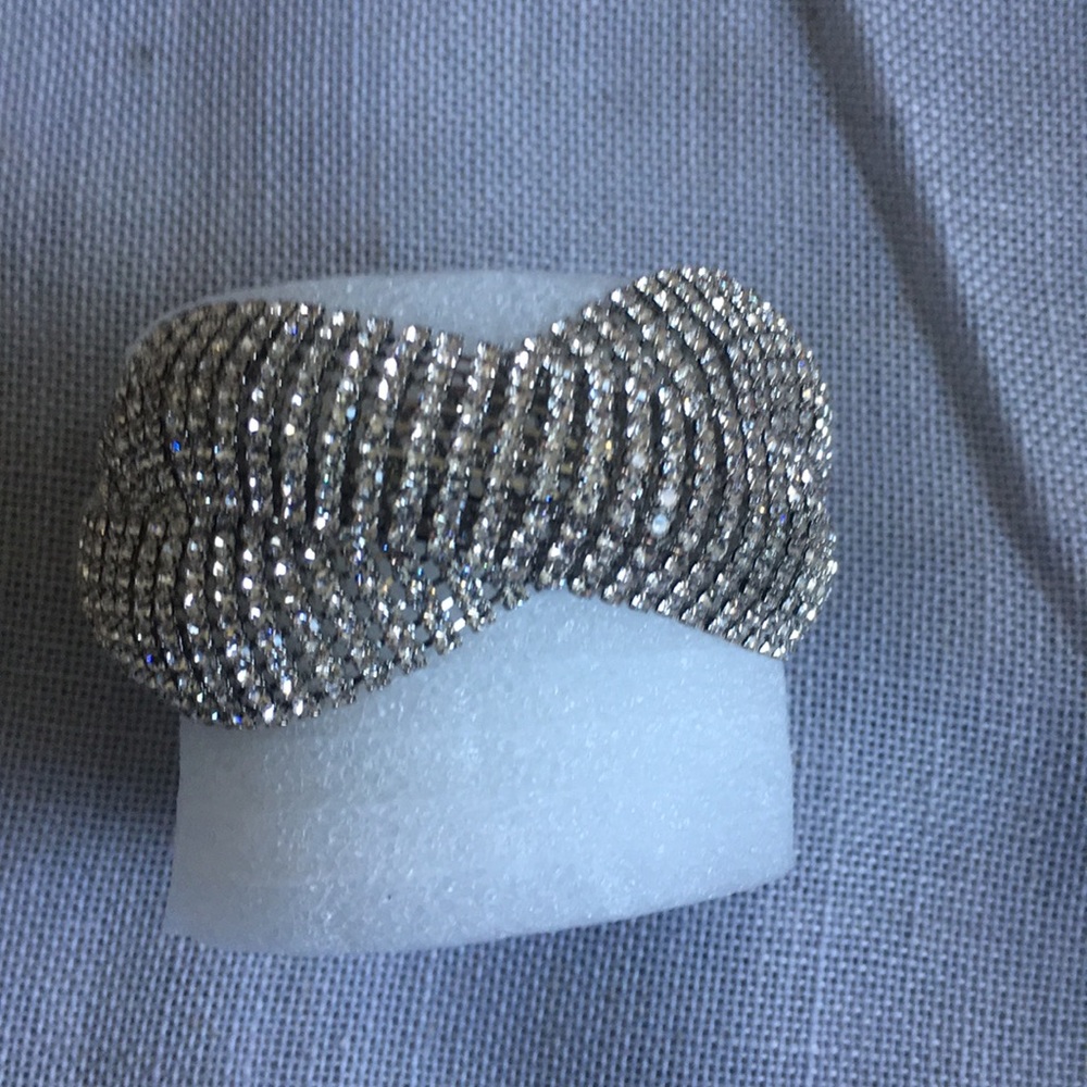 CRYSTAL TWIST FLEX BRACELET